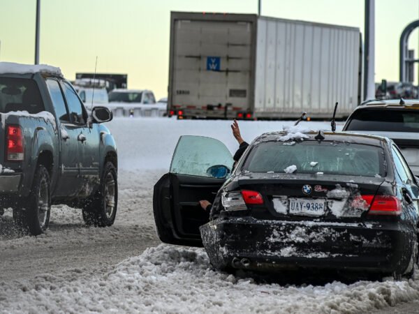 How to stay safe if you are trapped in your car in heavy snowfall