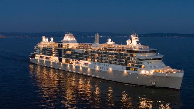 Luxury cruise ships