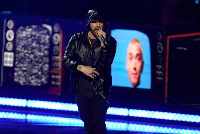 Lyrical lemonade track eminem goes after benzino