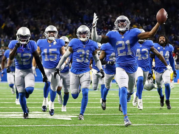 attachment-Detroit-Lions-players-running