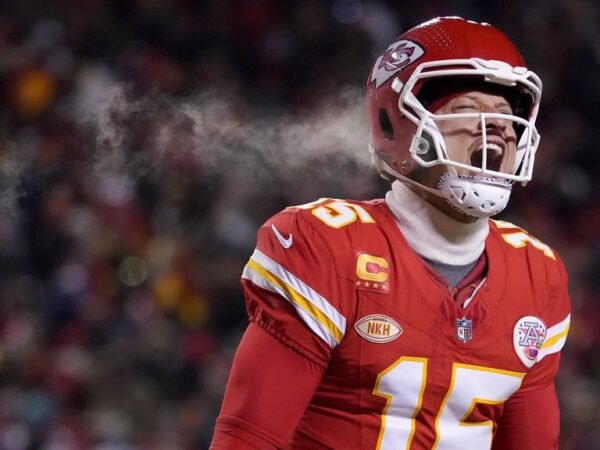 mahomes_chiefs_cold_playoffs