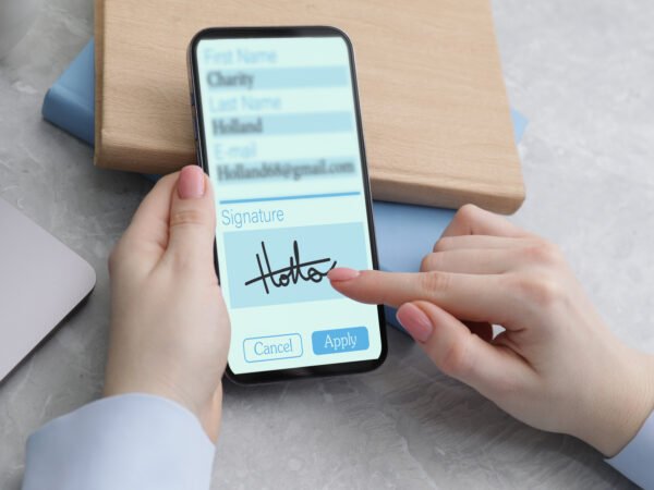 signature-on-a-docs-in-your-iphone-scaled