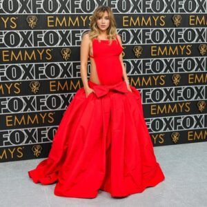 suki-waterhouse-2-