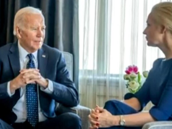 Biden meets with Alexey Navalny and daughter