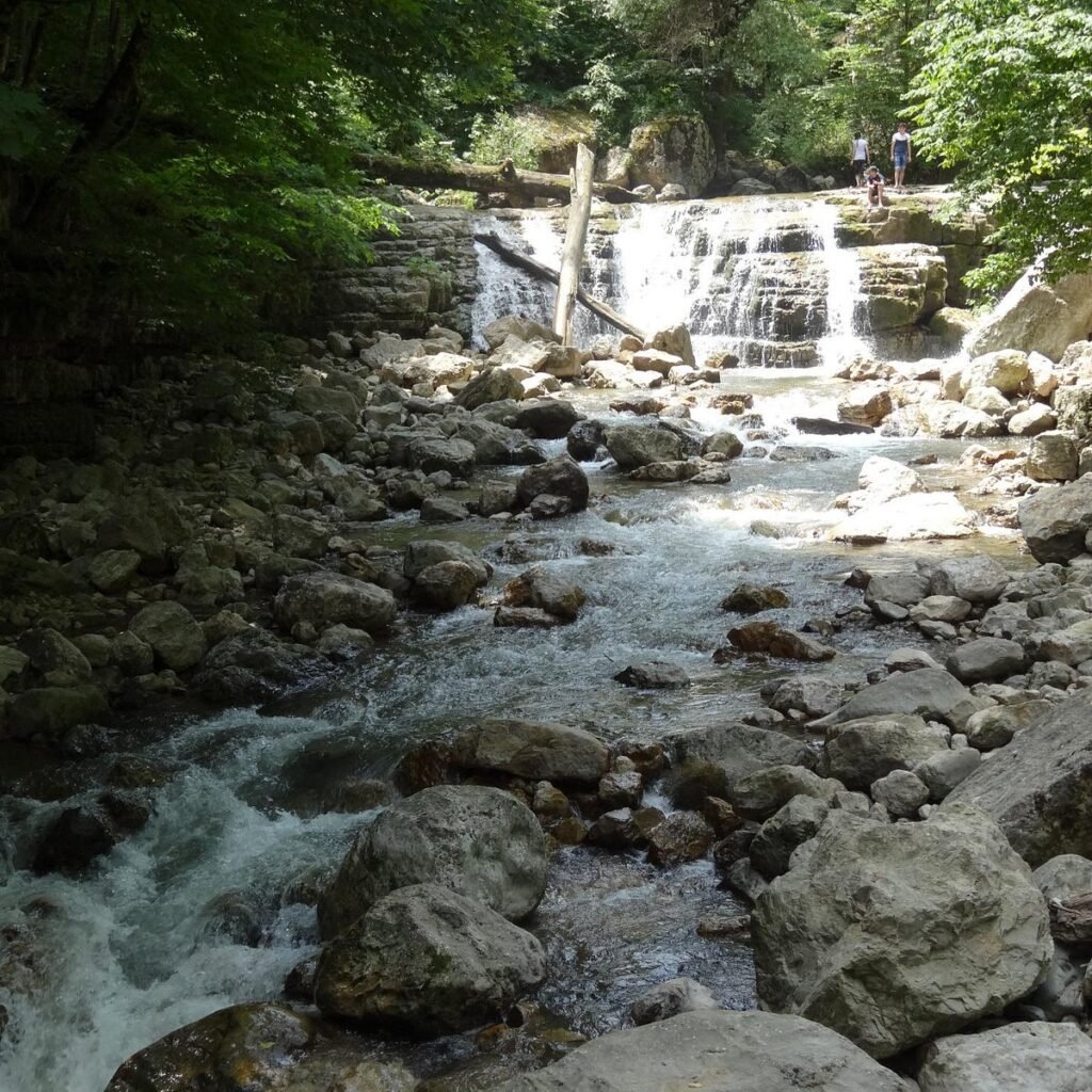 Lastiver Caves