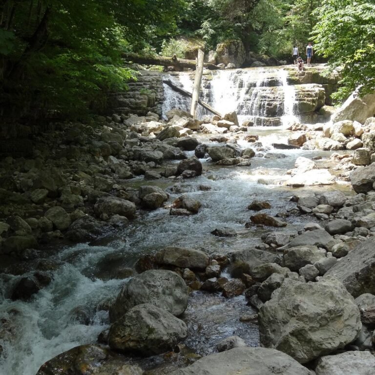 Lastiver Caves