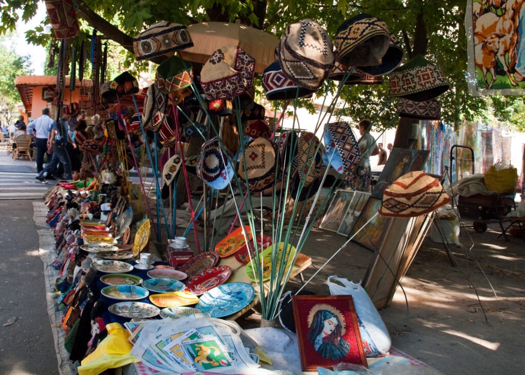 Yerevan_Vernissage_hats-