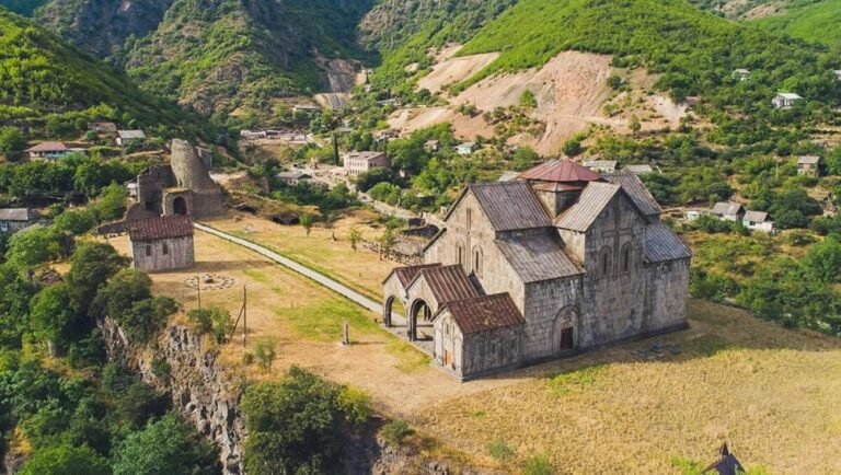 akhtala-monastery-in-armenia-lori-min-1-1-1000x565