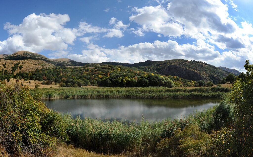 jghin-lakes-in-khosrov