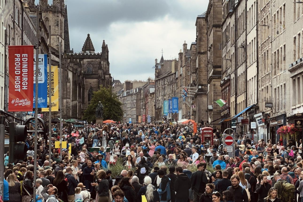 Walking between Edinburgh Fringe Festival venuesx