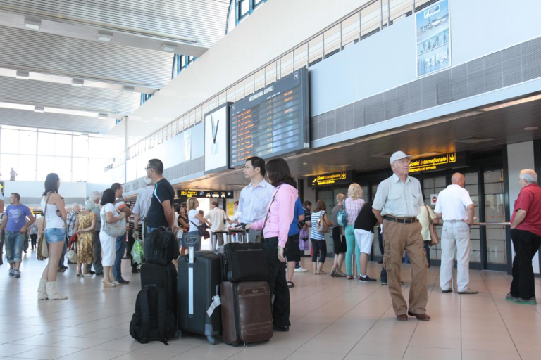 Why Families Prefer Private Airport Transfers: The Complete Guide for Stress-Free Family Travel