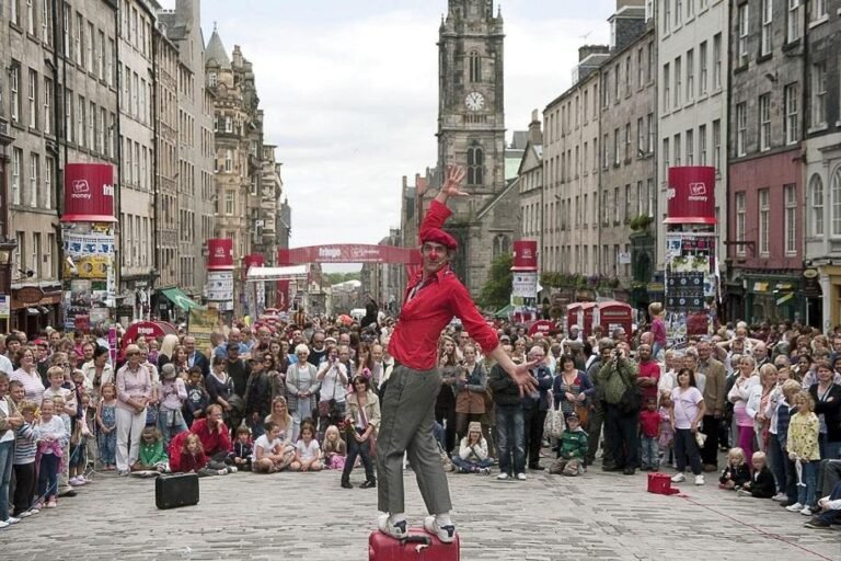 Edinburgh Fringe Festival Transportation Guide: 10 Best Ways to Travel